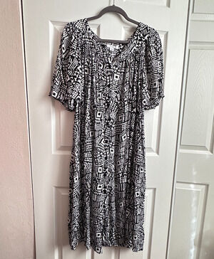 Go Softly Patio Black & White Gauzy Crinkle Muumuu Caftan Midi House Dress Large